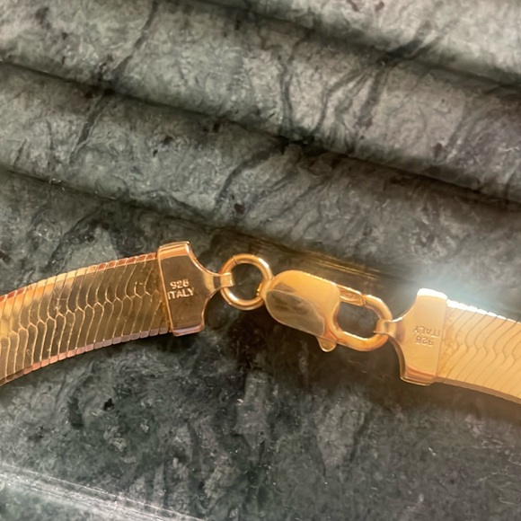 HRH COLLECTION “SUPER FLASH” NECKLACE - Picture 2 of 3